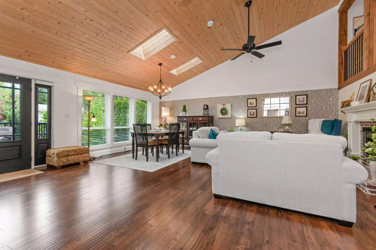 Family Room Photo of 474 Alder Avenue, Harrison Hot Springs, BC