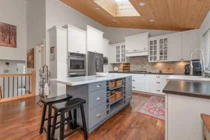 Kitchen Island Photo of 474 Alder Avenue, Harrison Hot Springs, BC