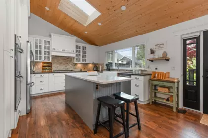 Kitchen Photo of 474 Alder Avenue, Harrison Hot Springs, BC