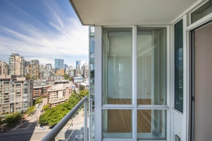 2002 193 Aquarius Mews, Vancouver, BC, Vancouver — Apartment/Condo for sale