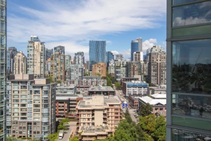 2002 193 Aquarius Mews, Vancouver, BC, Vancouver — Apartment/Condo for sale