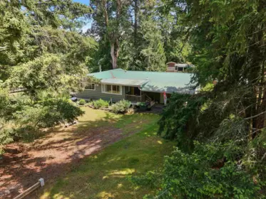 Kitchen Photo of 222 Skana Gate Road, Mayne Island, BC
