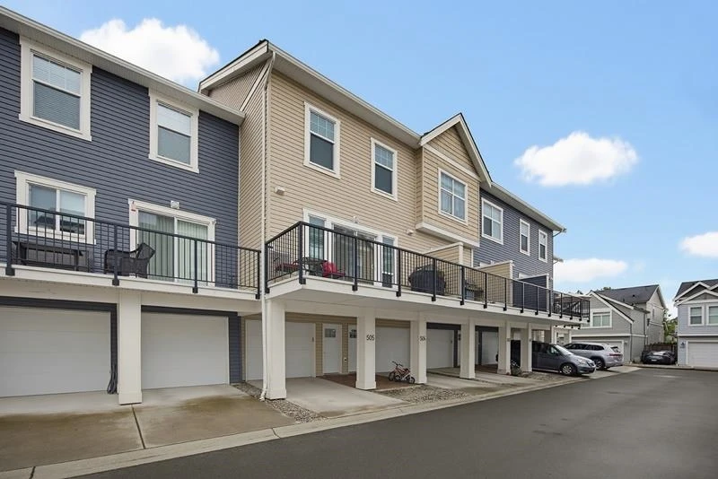 Family Room Photo of 505 32789 Burton Street, Mission, BC