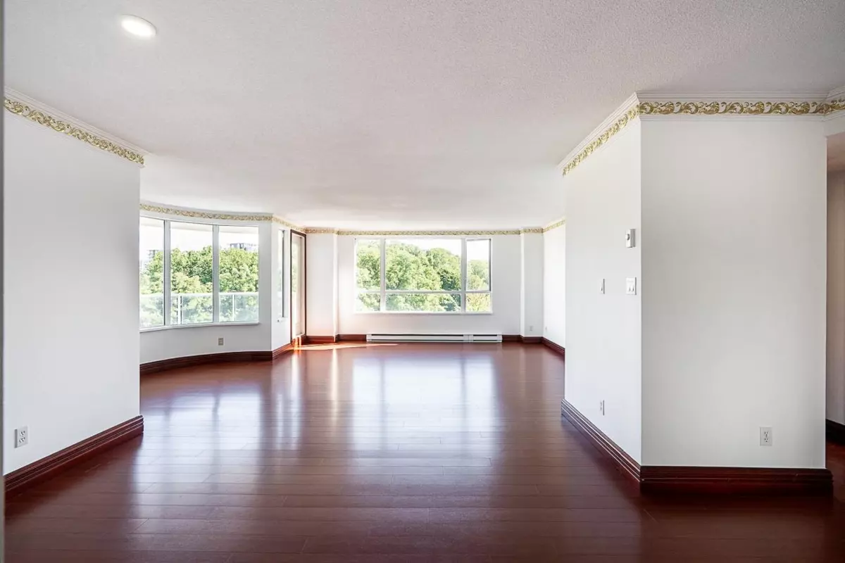 Dining Area Photo of 701 7680 Granville Avenue, Richmond, BC