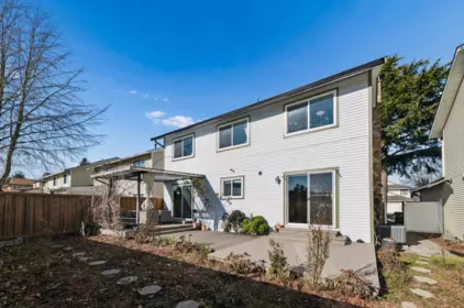 Front Yard Photo of 15440 95a Avenue, Surrey, BC