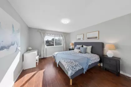 Powder Room Photo of 15440 95a Avenue, Surrey, BC