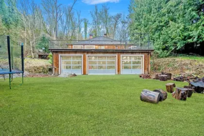 25745 Lougheed Highway, Maple Ridge, BC, Maple Ridge — Single Family Residence for sale