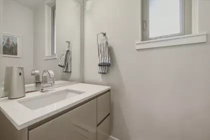 Powder Room Photo of 1181 E 19th Avenue, Vancouver, BC
