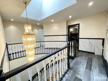 Hallway Photo of 714 Rennie Place, New Westminster, BC