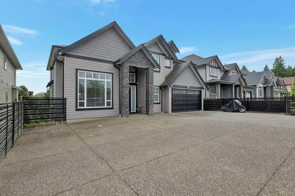 Living Room Photo of 7 3363 Horn Street, Abbotsford, BC