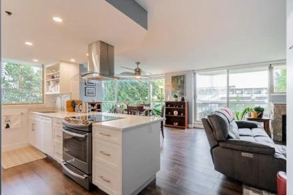 402 728 Farrow Street, Coquitlam, BC, Coquitlam — Apartment/Condo for sale