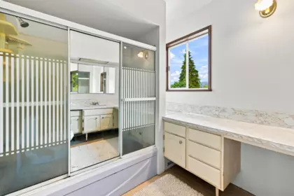 Entry Foyer Photo of 2337 St George Street, Port Moody, BC