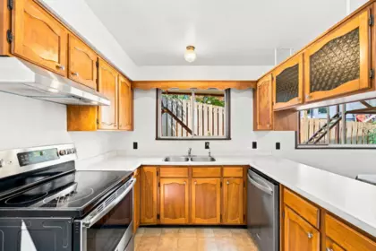 Guest Bathroom Photo of 2337 St George Street, Port Moody, BC