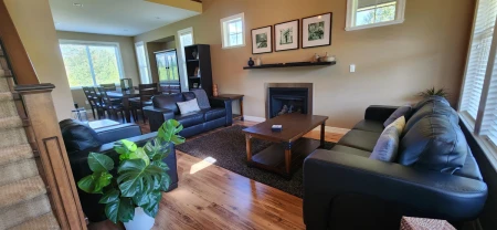 Living Room Photo of 34324 White Avenue, Mission, BC