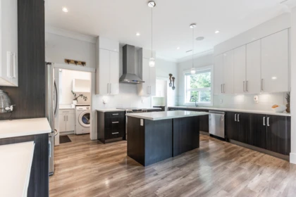 Kitchen Island Photo of 15836 105a Avenue, Surrey, BC