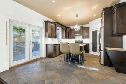 Kitchen Island Photo of 16334 25 Avenue, Surrey, BC