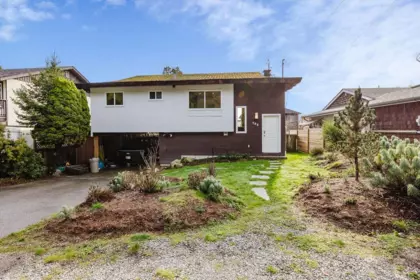 723 Tricklebrook Way, Gibsons, BC, Gibsons — Single Family Residence for sale