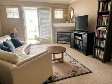Kitchen Photo of 204 15621 Marine Drive, White Rock, BC