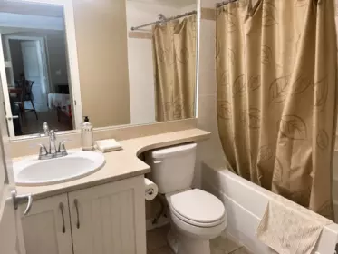 Primary Bathroom Photo of 204 15621 Marine Drive, White Rock, BC