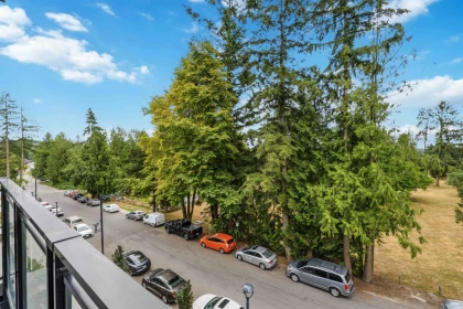 Front Yard Photo of 403 13439 94a Avenue, Surrey, BC