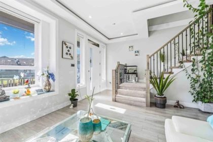 Kitchen Island Photo of 19247 71 Avenue, Surrey, BC