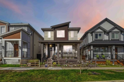 19247 71 Avenue, Surrey, BC, Surrey — Single Family Residence for sale