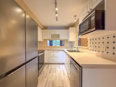 Kitchen Photo of 120 2970 Princess Crescent, Coquitlam, BC