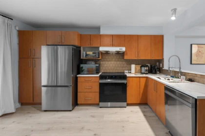 Kitchen Island Photo of 7336 Salisbury Avenue, Burnaby, BC