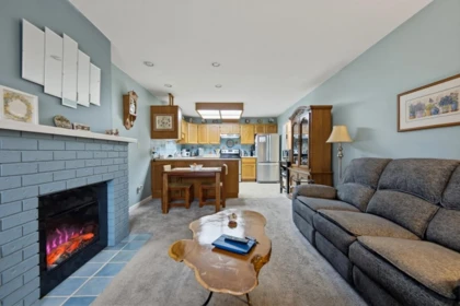 Kitchen Island Photo of 7 18960 Advent Road, Pitt Meadows, BC