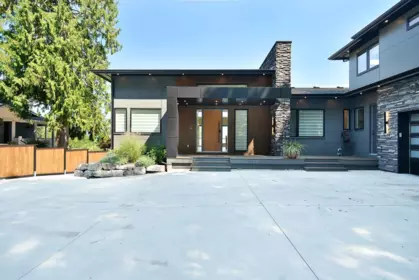 6555 N Gale Avenue, Sechelt, BC, Sechelt — Single Family Residence for sale