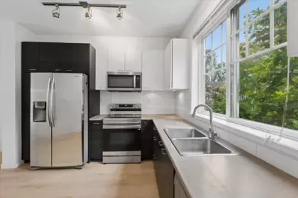 42 3010 Riverbend Drive, Coquitlam, BC, Coquitlam — Townhouse for sale