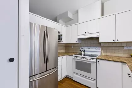 Kitchen Photo of 67 14877 58 Avenue, Surrey, BC