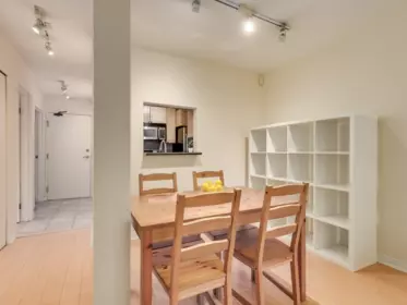 Kitchen Island Photo of 117 555 W 14th Avenue, Vancouver, BC