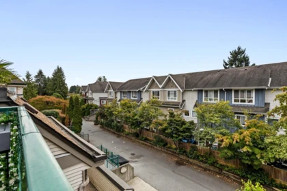 Entry Foyer Photo of 304 1650 Grant Avenue, Port Coquitlam, BC