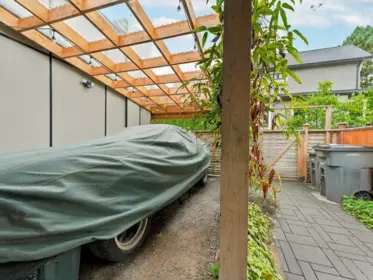 Hot Tub / Spa Photo of 320 E 32nd Avenue, Vancouver, BC