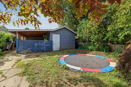 Garden / Landscaping Photo of 462 W 19th Avenue, Vancouver, BC