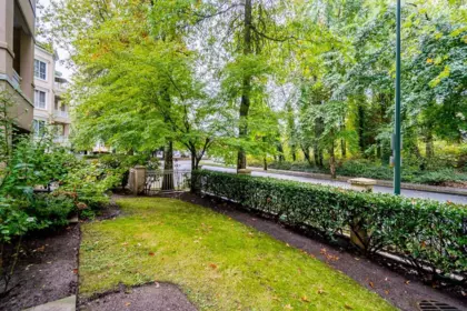 Hallway Photo of 104 2995 Princess Crescent, Coquitlam, BC