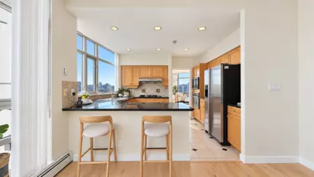 701 1111 Marinaside Crescent, Vancouver, BC, Vancouver — Apartment/Condo for sale