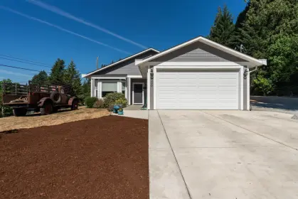 6390 Marmot Road, Sechelt, BC, Sechelt — Single Family Residence for sale
