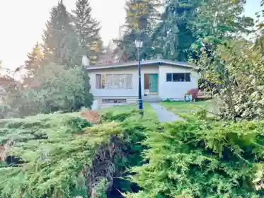 8555 Gilley Avenue, Burnaby, BC, Burnaby — Single Family Residence for sale