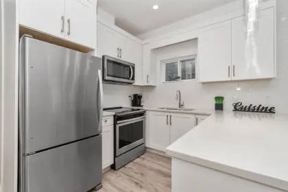 36 750 Hot Springs Road, Harrison Hot Springs, BC, Harrison hot springs — Single Family Residence for sale
