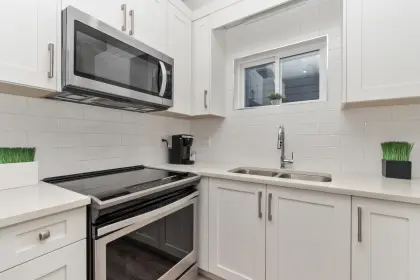 36 750 Hot Springs Road, Harrison Hot Springs, BC, Harrison hot springs — Single Family Residence for sale