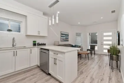 36 750 Hot Springs Road, Harrison Hot Springs, BC, Harrison hot springs — Single Family Residence for sale