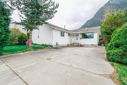 522 Raab Street, Hope, BC, Hope — Single Family Residence for sale