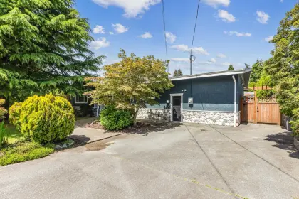 18077 61a Avenue, Surrey, BC, Surrey — Single Family Residence for sale
