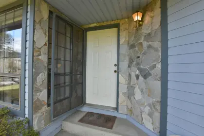 5805 Trail Avenue, Sechelt, BC, Sechelt — Single Family Residence for sale