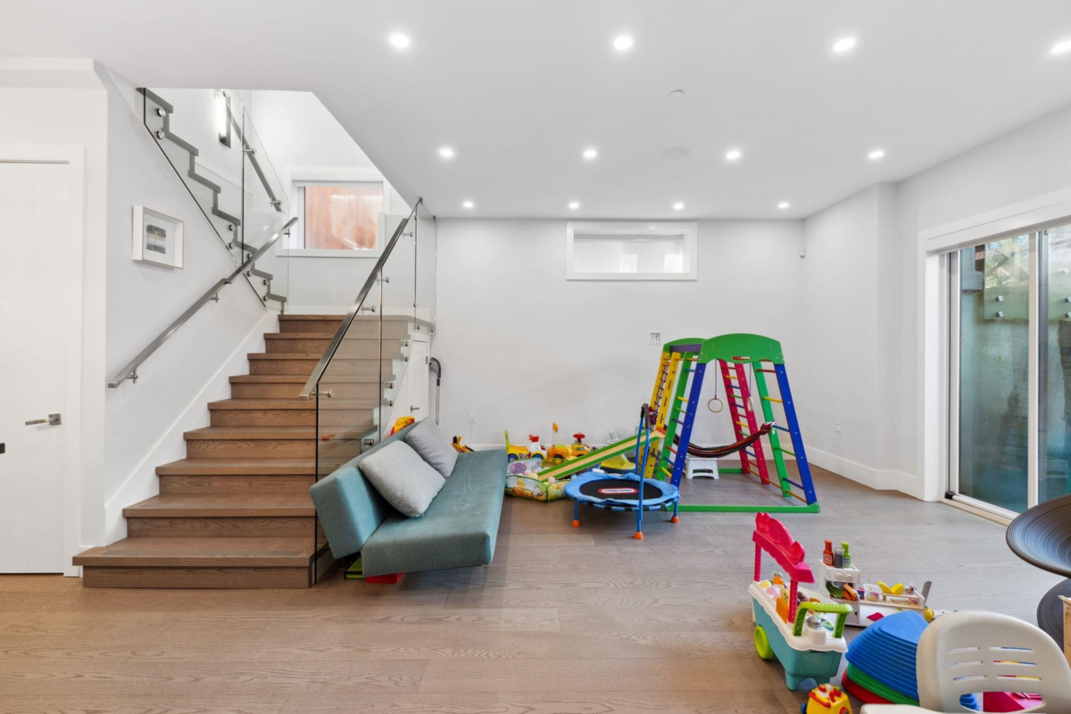 Garden / Landscaping Photo of 4437 W 13th Avenue, Vancouver, BC