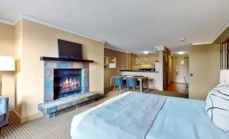 733/735 4050 Whistler Way, Whistler, BC, Whistler — Apartment/Condo for sale