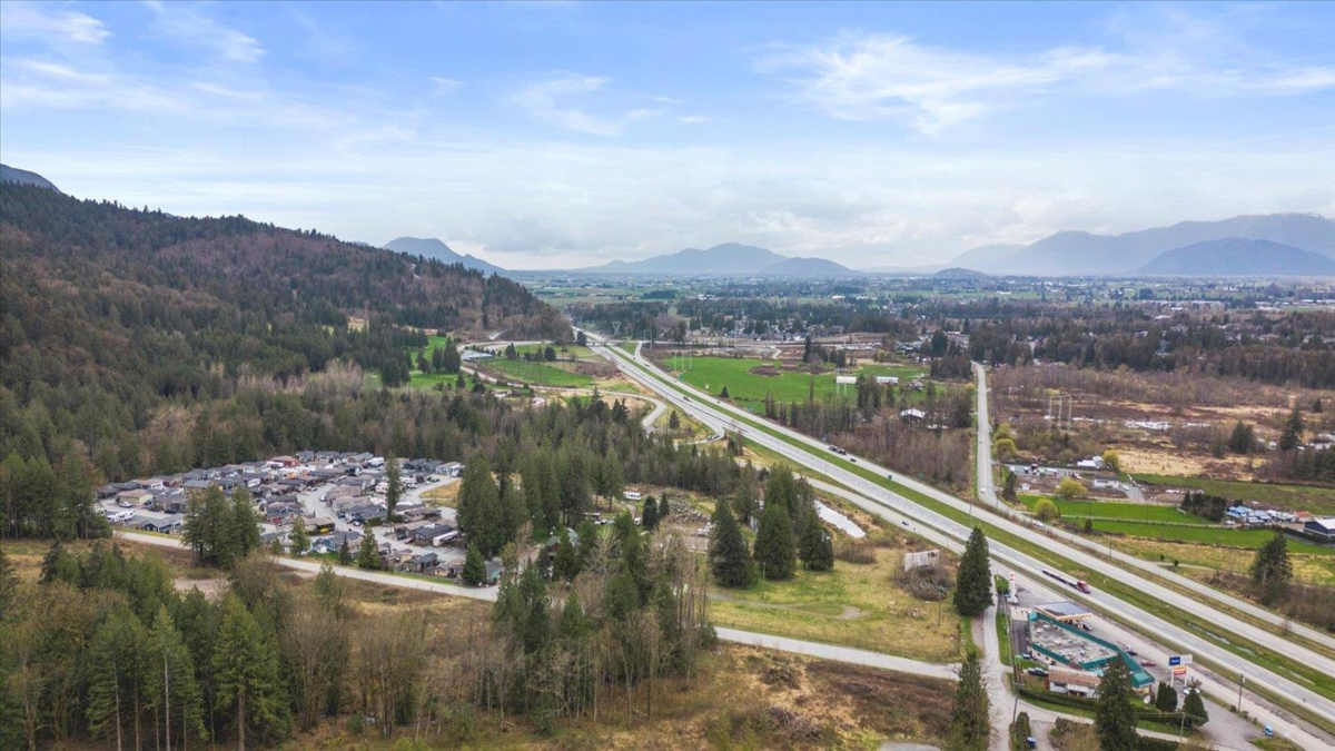Entry Foyer Photo of 92 53480 Bridal Falls Road, Rosedale, BC