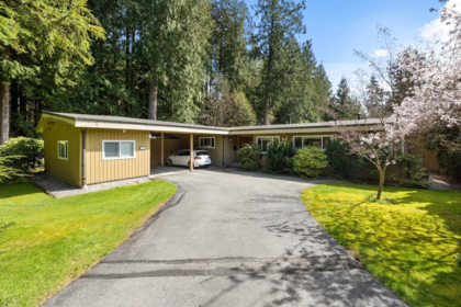 Garden / Landscaping Photo of 326 Moyne Drive, West Vancouver, BC